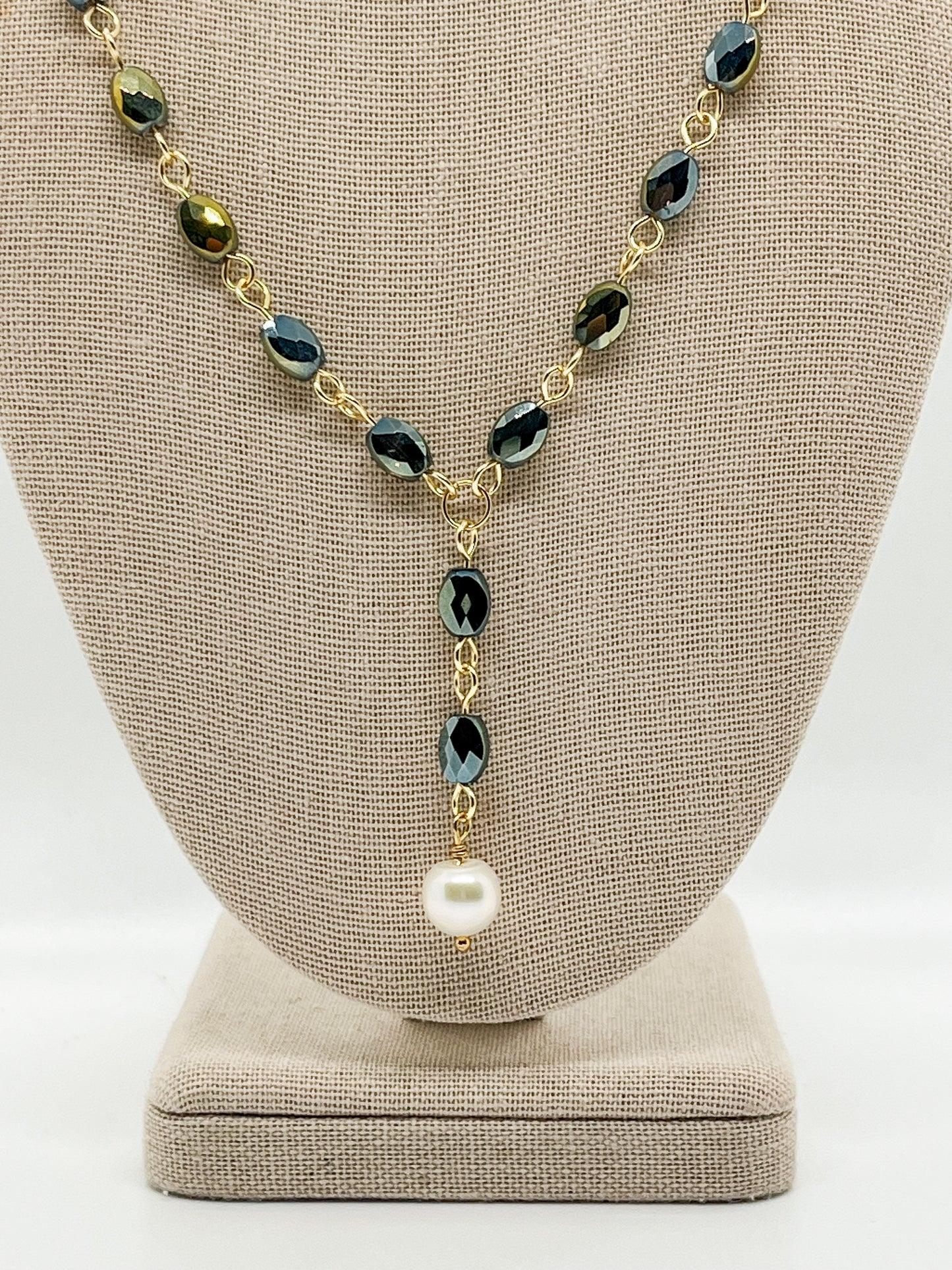Iridescent pearl drop necklace