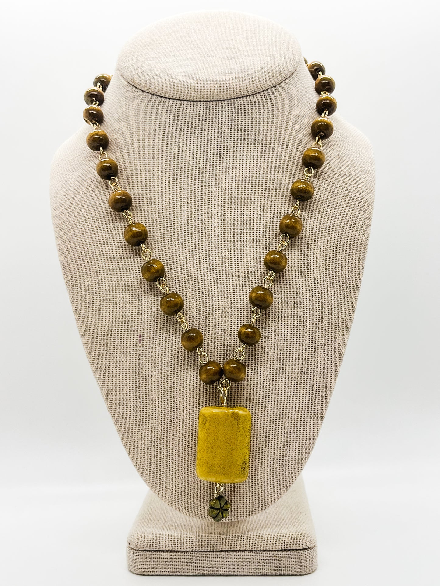 Yellow ceramic & flower necklace