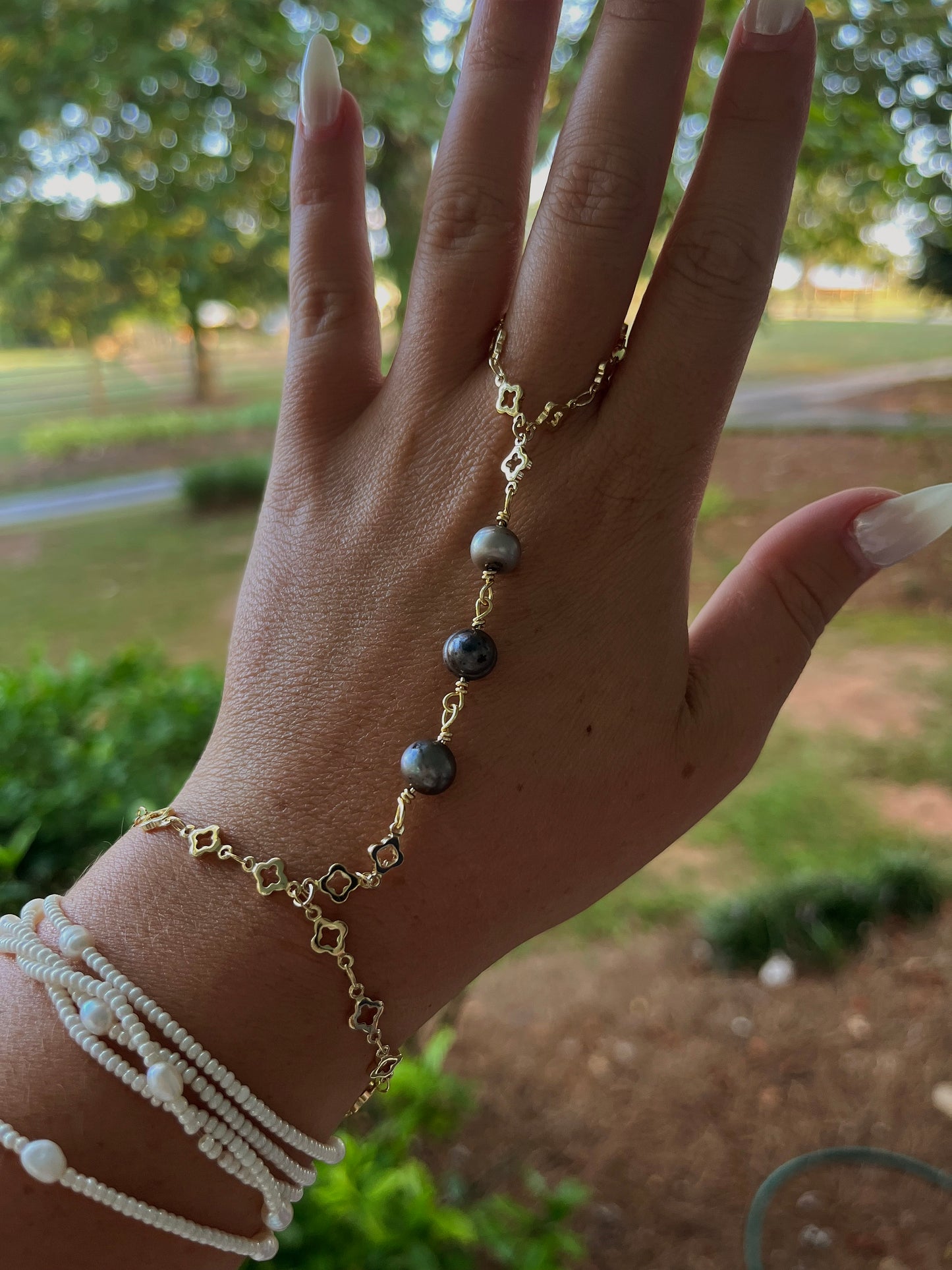 Andreina hand chain