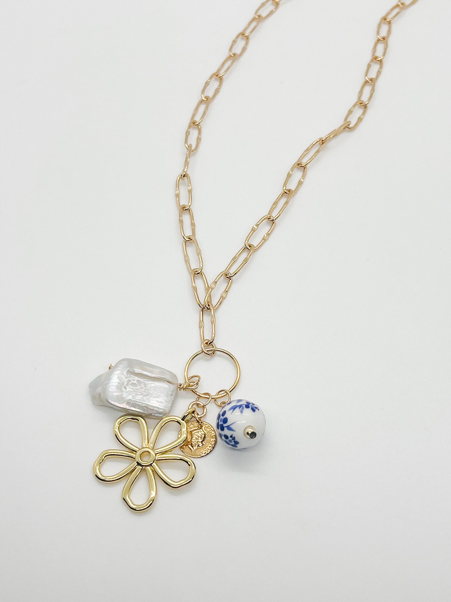 Flower & pearl charm necklace