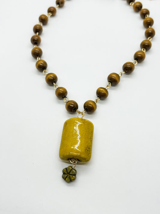 Yellow ceramic & flower necklace