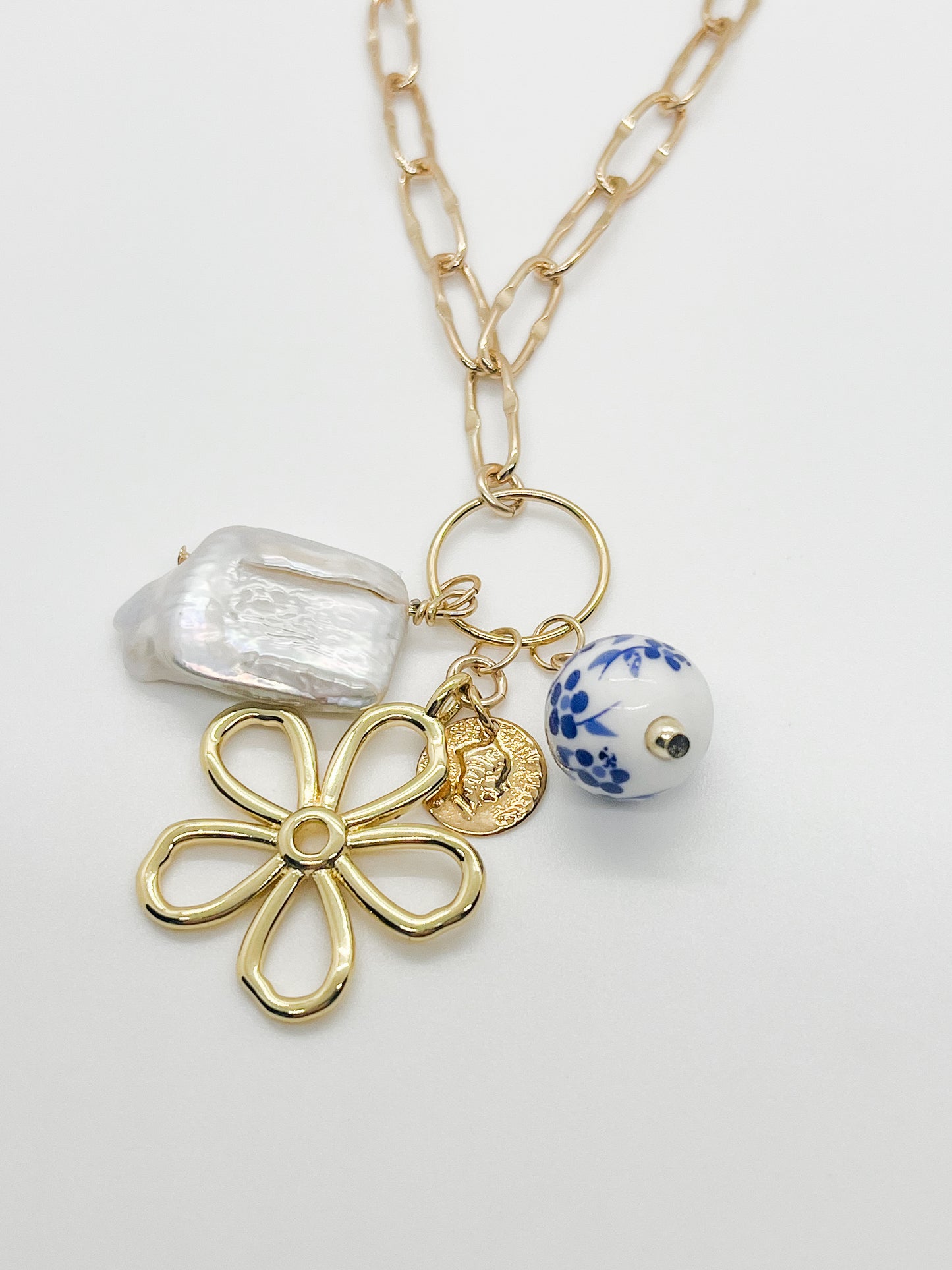 Flower & pearl charm necklace