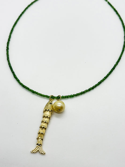 Green fish & pearl necklace