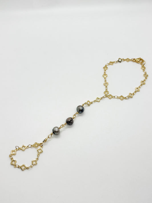 Andreina hand chain