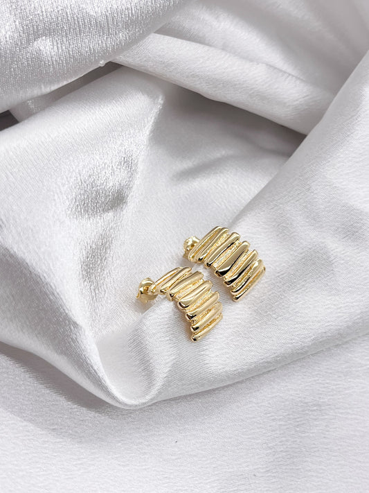 Gold ribbed studs