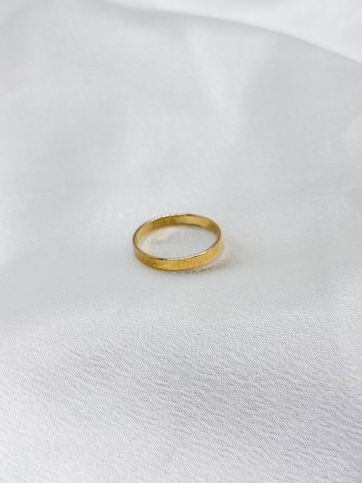 Flat band ring